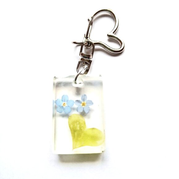 Handmade  Real Forget-Me-Not Keychain /Forget-me-not and heart leaf keychain - Picture 3 of 3